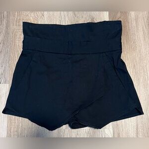 Nude Skort with cross slits in the front - Black